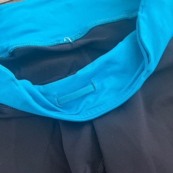 Lululemon Navy with Blue Band and back Pocket Crop Leggings - Picture 4 of 7